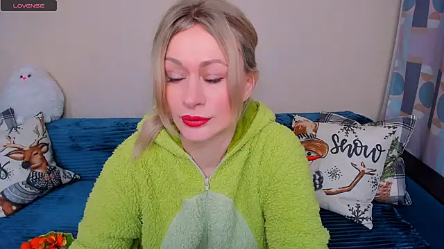 Snapshot of EllenMoore chatting on March 5, 2026, 3:14 am EllenMoore online show from March 5, 2026, 3:14 am