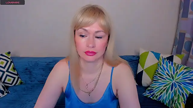 EllenMoore online show from June 22, 2026, 3:12 am