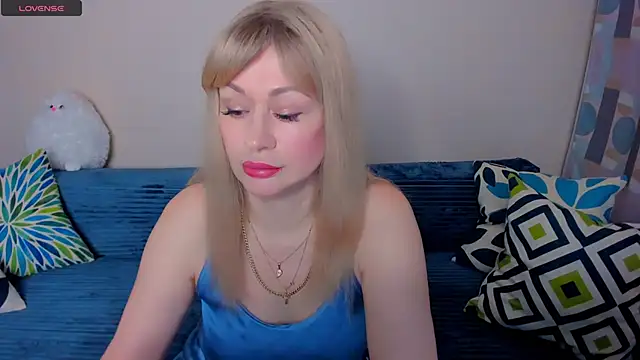 EllenMoore online show from April 19, 2026, 3:07 am