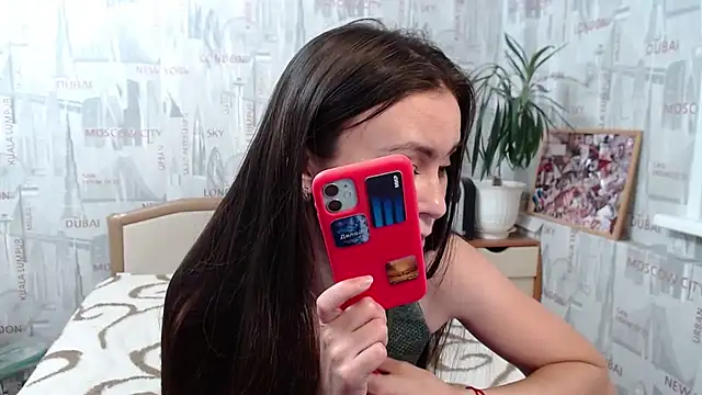 Snapshot of GinaQSoul chatting on October 31, 2025, 11:18 am GinaQSoul online show from October 31, 2025, 11:18 am