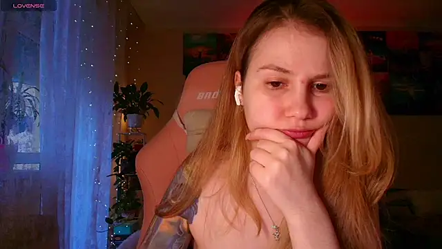 Snapshot of GoodWitch_ chatting on October 15, 2025, 7:27 am GoodWitch  online show from October 15, 2025, 7:27 am