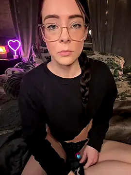 Carmen Monroe online show from December 16, 2025, 7:07 pm