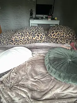 Carmen Monroe online show from October 31, 2025, 9:17 am