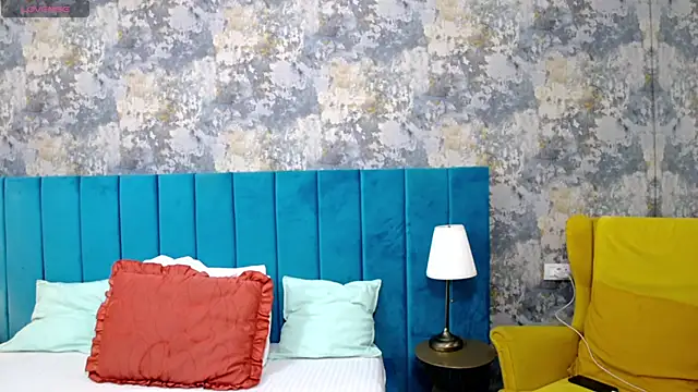 Snapshot of LisaCroft chatting on November 12, 2025, 8:29 am LisaCroft online show from November 12, 2025, 8:29 am