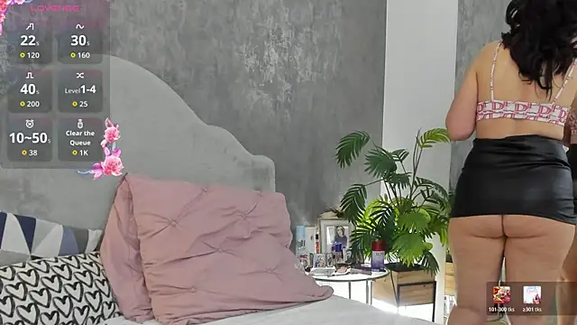 LisaCroft online show from April 17, 2026, 3:53 am