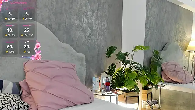 LisaCroft online show from April 19, 2026, 4:35 am