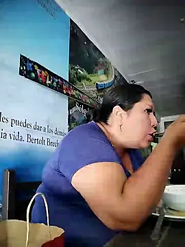 Brenda Berck  online show from April 14, 2026, 2:44 pm