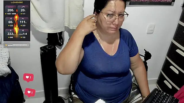 Snapshot of Brenda_Berck_ chatting on October 25, 2025, 1:16 am Brenda Berck online show from October 25, 2025, 1:16 am