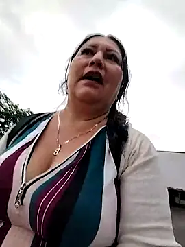 Brenda Berck  online show from April 13, 2026, 1:59 pm