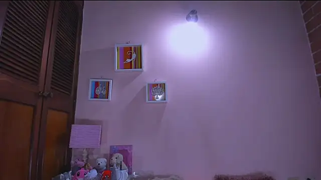 Snapshot of AbrilRussell chatting on June 7, 2026, 7:24 am AbrilRussell online show from June 7, 2026, 7:24 am