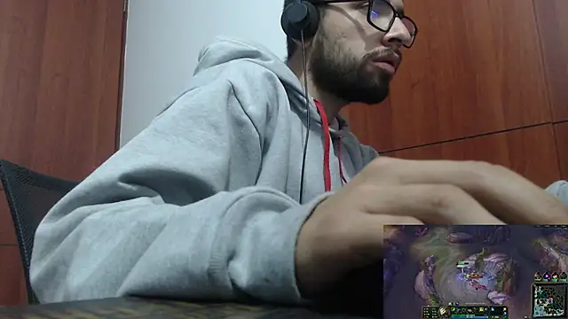 Snapshot of fvckolombianguyy chatting on February 18, 2025, 4:37 am fvckolombianguyy online show from February 18, 2025, 4:37 am