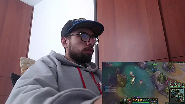 Snapshot of fvckolombianguyy chatting on February 17, 2025, 6:17 pm fvckolombianguyy online show from February 17, 2025, 6:17 pm