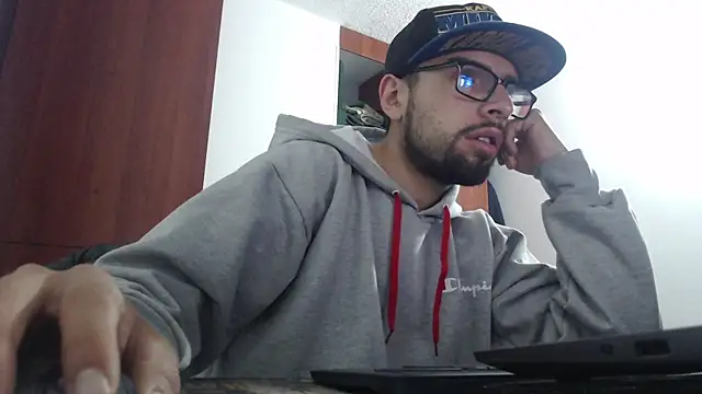 Snapshot of fvckolombianguyy chatting on February 10, 2025, 5:03 am fvckolombianguyy online show from February 10, 2025, 5:03 am