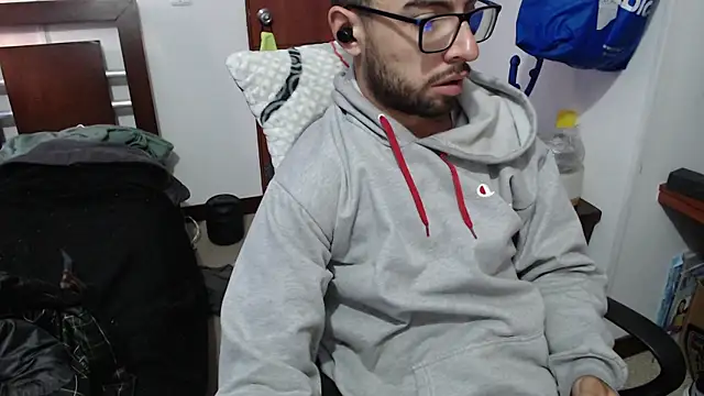 Snapshot of fvckolombianguyy chatting on October 9, 2025, 11:55 am fvckolombianguyy online show from October 9, 2025, 11:55 am