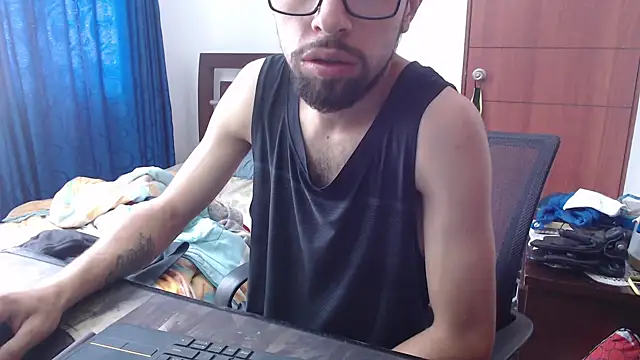 Snapshot of fvckolombianguyy chatting on February 26, 2025, 3:54 pm fvckolombianguyy online show from February 26, 2025, 3:54 pm