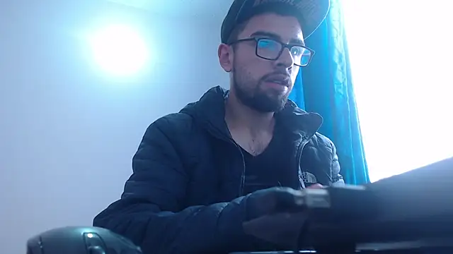 Snapshot of fvckolombianguyy chatting on February 7, 2025, 4:03 pm fvckolombianguyy online show from February 7, 2025, 4:03 pm