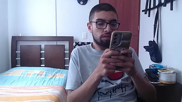 Snapshot of fvckolombianguyy chatting on March 13, 2025, 7:17 pm fvckolombianguyy online show from March 13, 2025, 7:17 pm