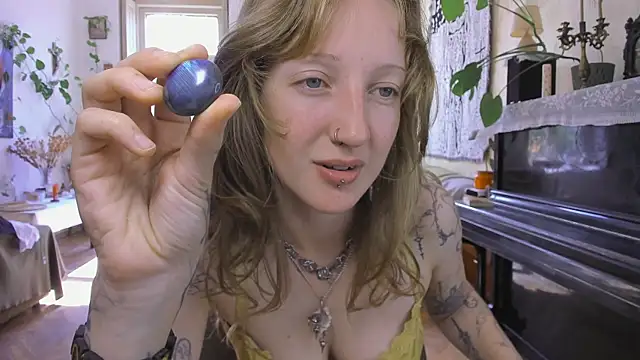 Snapshot of Miranda2_0 chatting on September 23, 2025, 7:37 am Miranda2 0 online show from September 23, 2025, 7:37 am