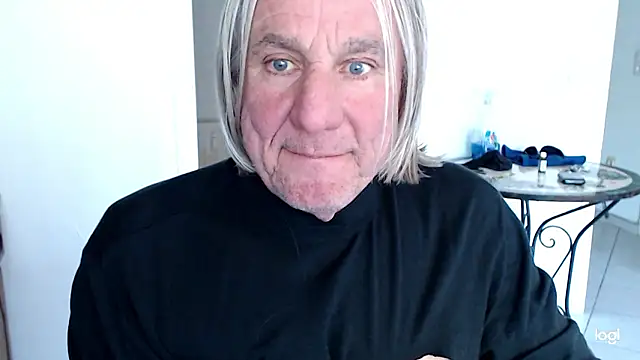 Snapshot of Sokrates3 chatting on April 26, 2026, 12:35 pm Sokrates3 online show from April 26, 2026, 12:35 pm
