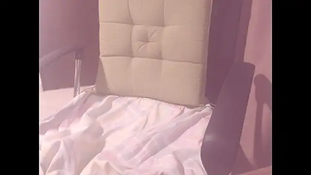 Snapshot of belleblondmature chatting on October 8, 2025, 4:40 pm belleblondmature online show from October 8, 2025, 4:40 pm