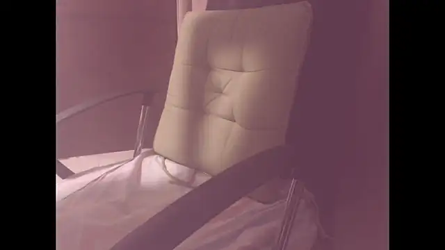 Snapshot of belleblondmature chatting on October 5, 2025, 4:42 pm belleblondmature online show from October 5, 2025, 4:42 pm