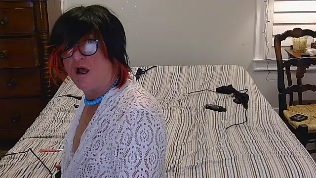 HelloKittyLapDog online show from February 11, 2026, 8:58 am