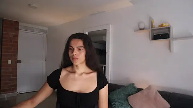 Snapshot of _Vahos_ chatting on October 1, 2025, 5:17 pm Vahos online show from October 1, 2025, 5:17 pm