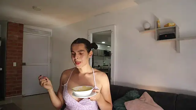 Snapshot of _Vahos_ chatting on October 2, 2025, 5:27 pm Vahos online show from October 2, 2025, 5:27 pm