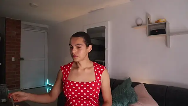 Snapshot of _Vahos_ chatting on September 22, 2025, 6:14 pm Vahos online show from September 22, 2025, 6:14 pm