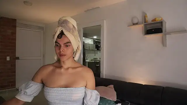 Snapshot of _Vahos_ chatting on September 29, 2025, 5:07 pm Vahos online show from September 29, 2025, 5:07 pm