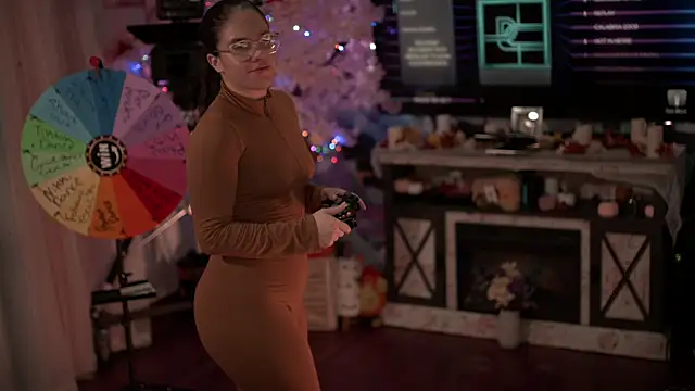 Nikki Torres online show from November 18, 2025, 4:27 am