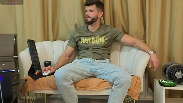 Snapshot of MauroTwin chatting on October 25, 2025, 5:02 pm MauroTwin online show from October 25, 2025, 5:02 pm