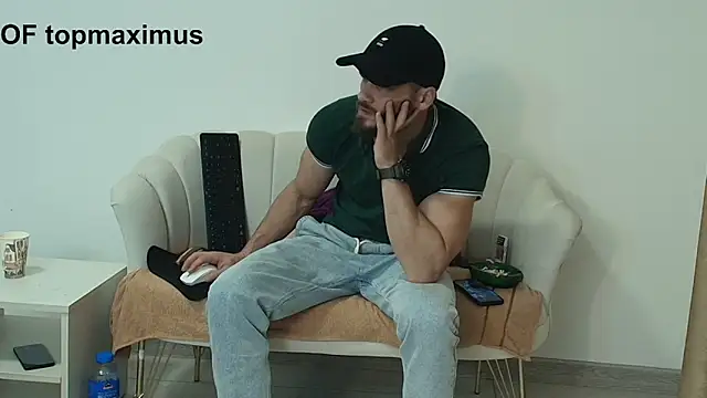 Snapshot of MauroTwin chatting on November 19, 2025, 5:46 pm MauroTwin online show from November 19, 2025, 5:46 pm