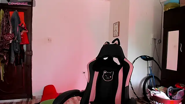 adrena 10 online show from March 25, 2026, 7:57 pm