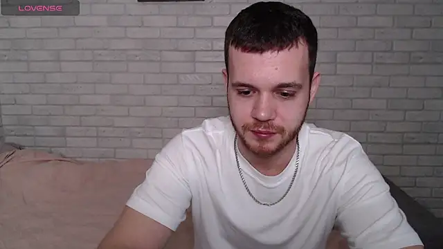 Snapshot of Alexxx_horny chatting on April 6, 2026, 4:46 am Alexxx horny online show from April 6, 2026, 4:46 am