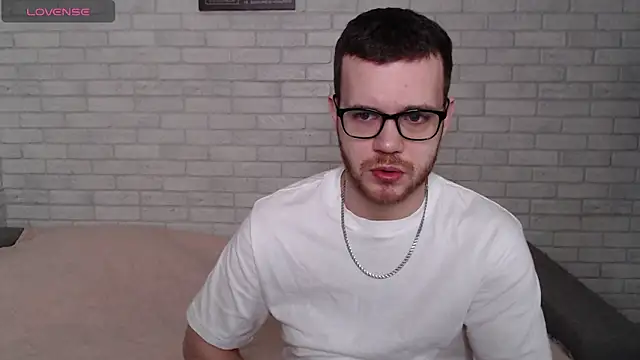 Snapshot of Alexxx_horny chatting on April 5, 2026, 5:58 am Alexxx horny online show from April 5, 2026, 5:58 am