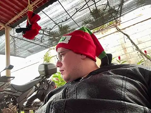 Snapshot of simon_and_david chatting on December 20, 2025, 10:12 pm simon and david online show from December 20, 2025, 10:12 pm