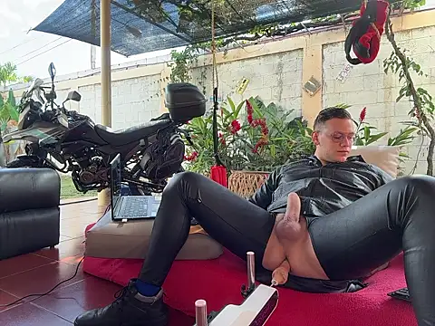 Snapshot of simon_and_david chatting on January 18, 2026, 8:01 pm simon and david online show from January 18, 2026, 8:01 pm