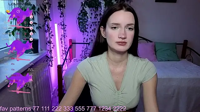 Snapshot of Hot_Rhaenyra chatting on November 11, 2025, 1:28 pm Hot Rhaenyra online show from November 11, 2025, 1:28 pm