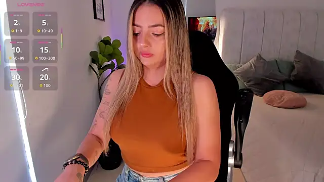 AmyWood online show from April 13, 2026, 8:02 pm