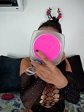 Snapshot of YOURSDEBORA chatting on September 19, 2025, 7:29 pm YOURSDEBORA online show from September 19, 2025, 7:29 pm