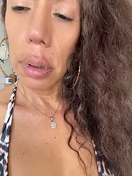 YOURSDEBORA online show from June 6, 2026, 7:41 pm