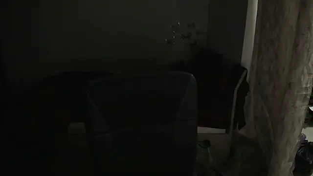 KrissLoona online show from November 12, 2025, 11:08 pm