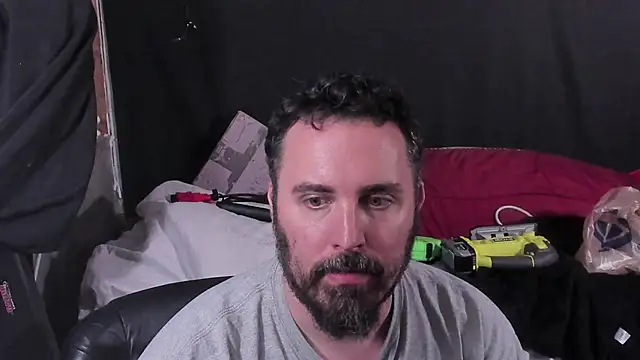 Snapshot of Metalstud chatting on May 27, 2026, 12:42 am Metalstud online show from May 27, 2026, 12:42 am