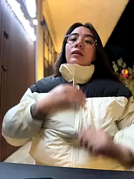 Snapshot of vaneelee chatting on November 12, 2025, 3:54 am vaneelee online show from November 12, 2025, 3:54 am