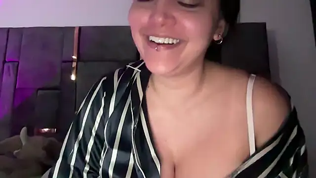 Snapshot of MarcellaGriffin chatting on March 23, 2025, 5:10 am MarcellaGriffin online show from March 23, 2025, 5:10 am