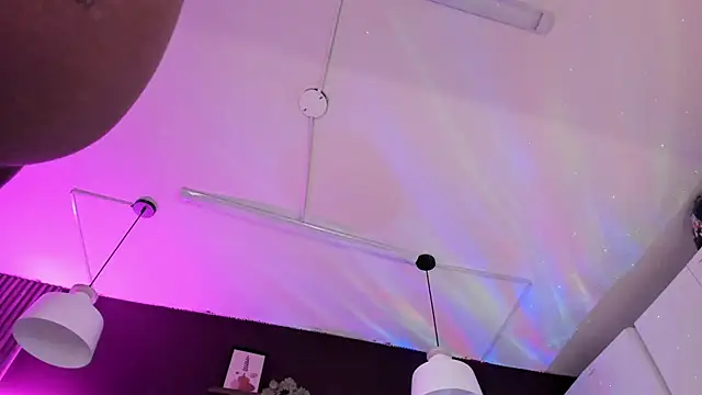 Inndrahot online show from December 5, 2025, 4:00 am