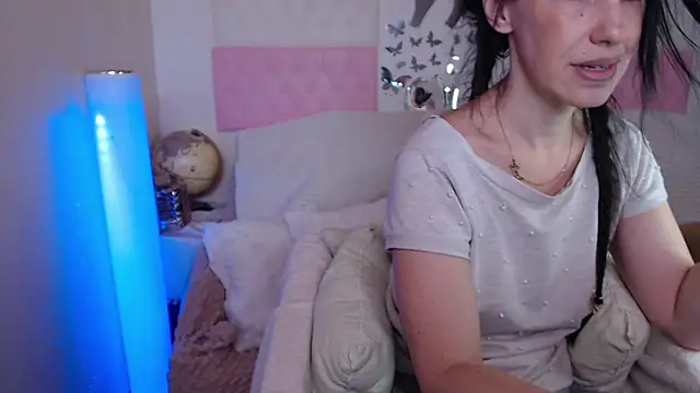 Snapshot of -carla- chatting on November 26, 2025, 2:39 pm -carla- online show from November 26, 2025, 2:39 pm