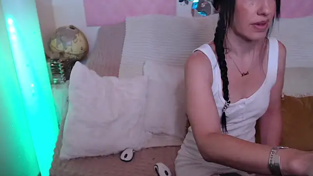 Snapshot of -carla- chatting on October 30, 2025, 3:09 pm -carla- online show from October 30, 2025, 3:09 pm