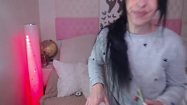 Snapshot of -carla- chatting on November 20, 2025, 6:14 am -carla- online show from November 20, 2025, 6:14 am